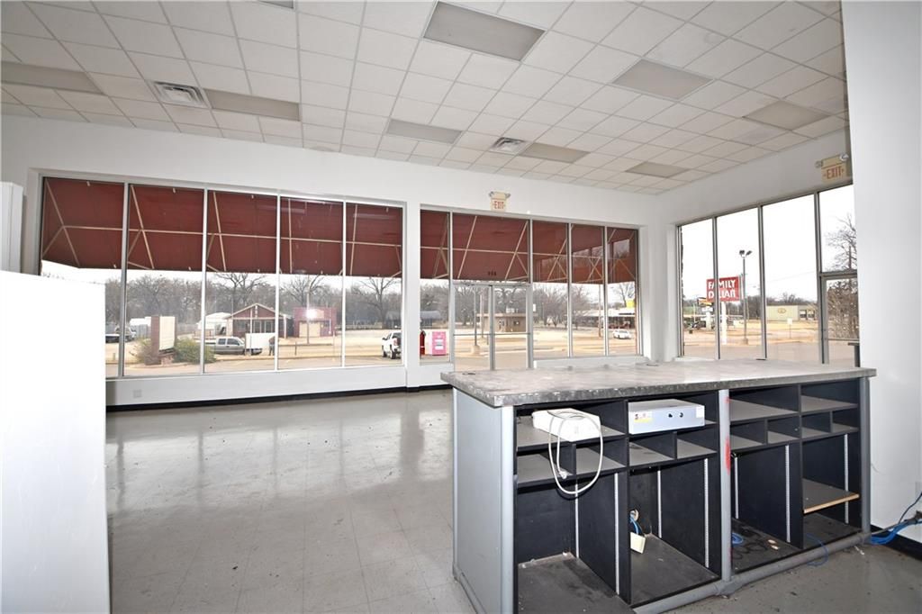 Tirebuilding_Kahkesh: 816 S Division St, Guthrie, OK 73044